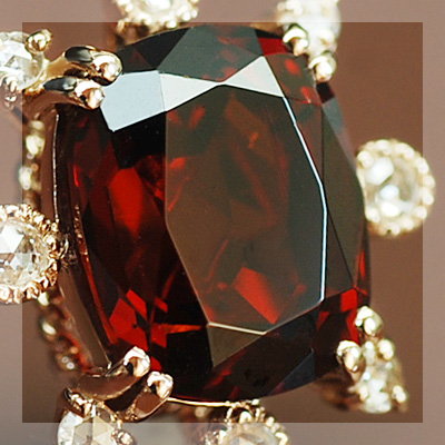 英国王室からの輝き」カリナンIIガーネット×ローズカットダイヤモンド 