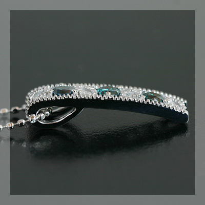 ブルートリートダイヤモンド ミル打ちアンティークデザインペンダント