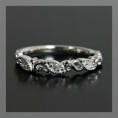 重ねて着けたいローズカットダイヤモンドピンキーリング