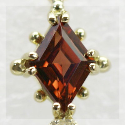 ロゼンジ”ガーネットピアス PT900 K18 K10対応 ローズカット