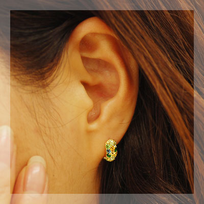 アルルカン」マルチカラーパヴェピアス“オリーブの風” PT900 K18 K10