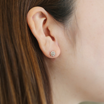 数量限定 即納 PT900 5.5mm 0.7ct ブラウンダイヤモンド 片耳
