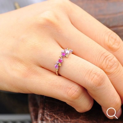 ミストゥーラ》 「薔薇色のアンサンブル」カラーサファイア