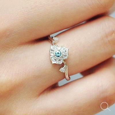 フレグラントレディ」アレキサンドライト×ローズカット