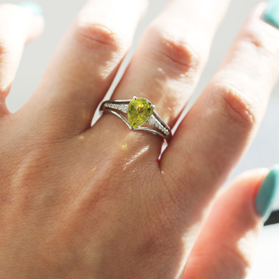 限定1本 PT900 1.56ct スフェーン ペアシェイプ ダイヤモンド リング